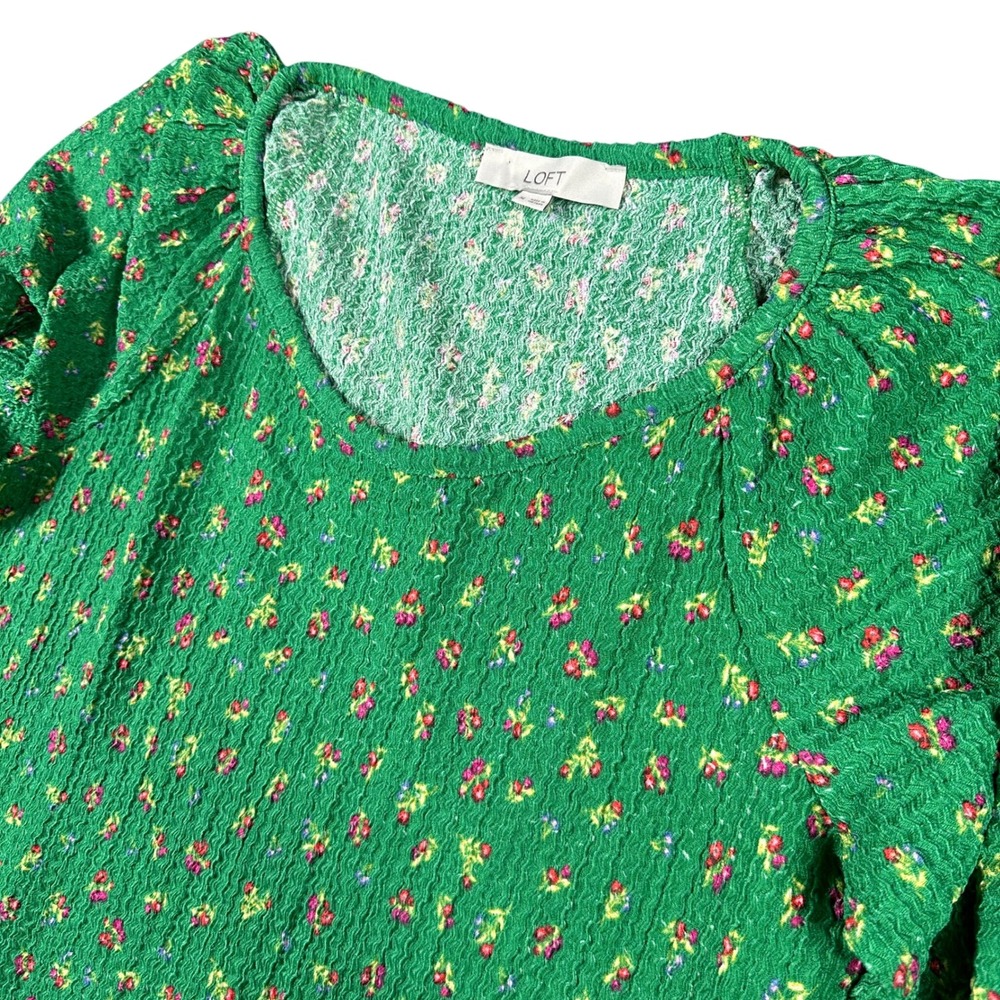 LOFT Green Floral Pullover Top Womens Medium Ditsy Flower Seersucker Blouse
